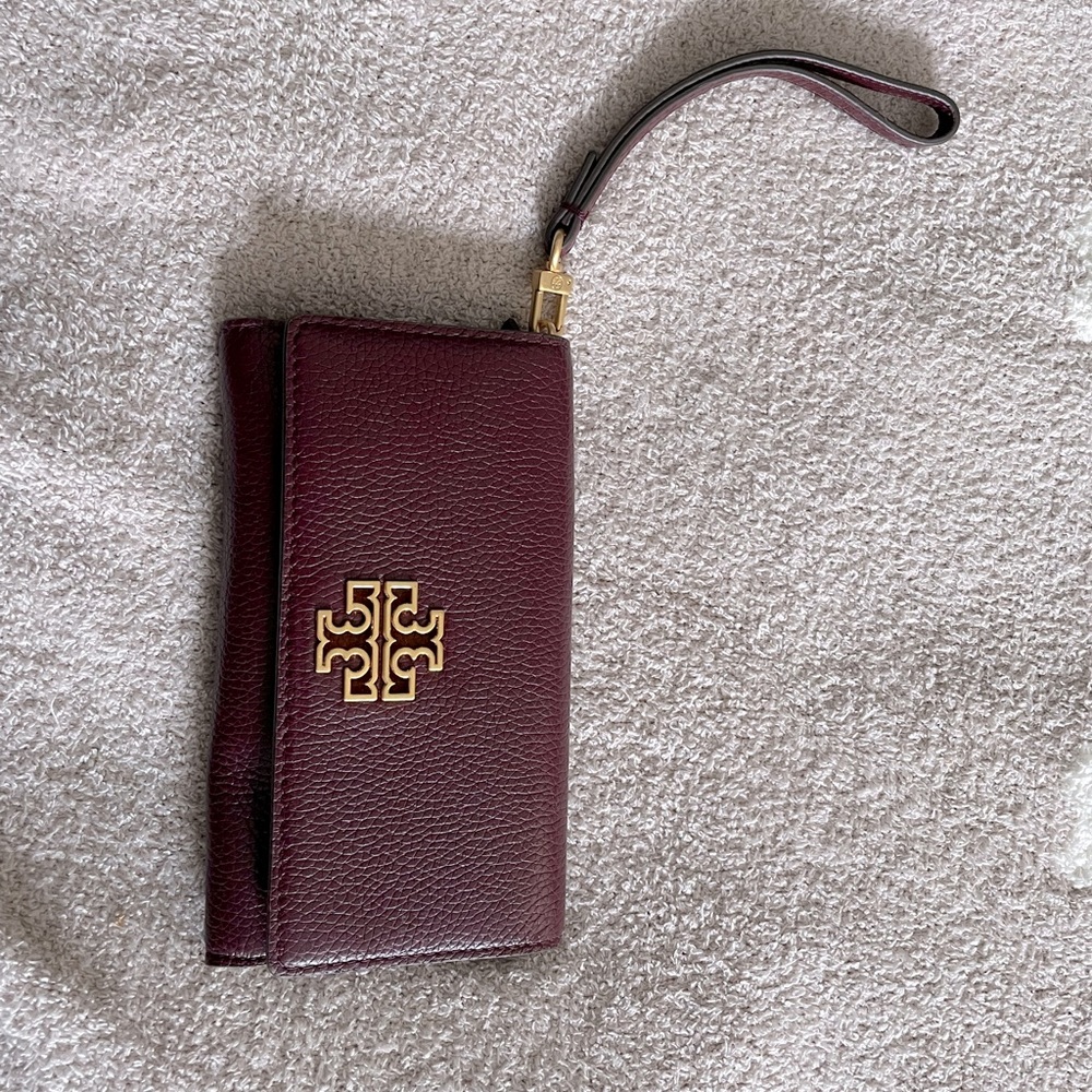 Tory Burch Britten Smartphone wallet in imperial garnet
